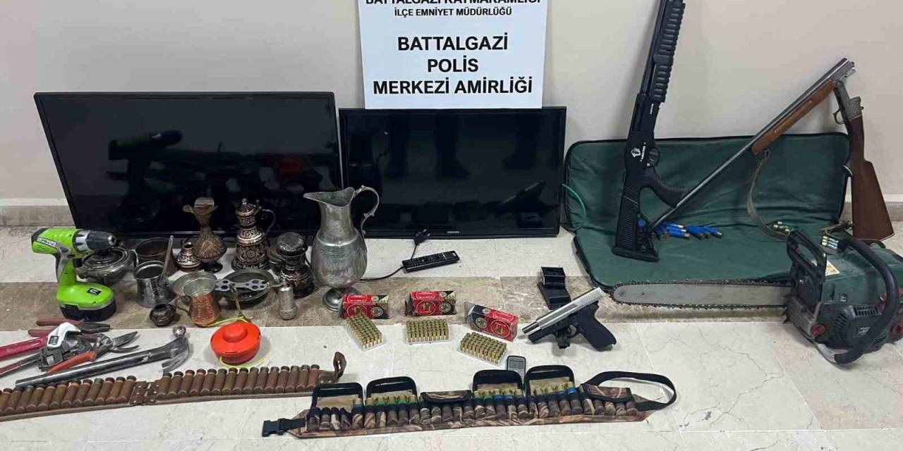 Hırsız Saklandığı Elbise Dolabında Yakayı Ele Verdi