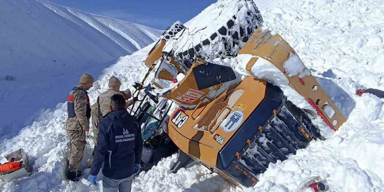 Çığ Altında Kalan Operatör Jandarma Ekiplerince Kurtarıldı