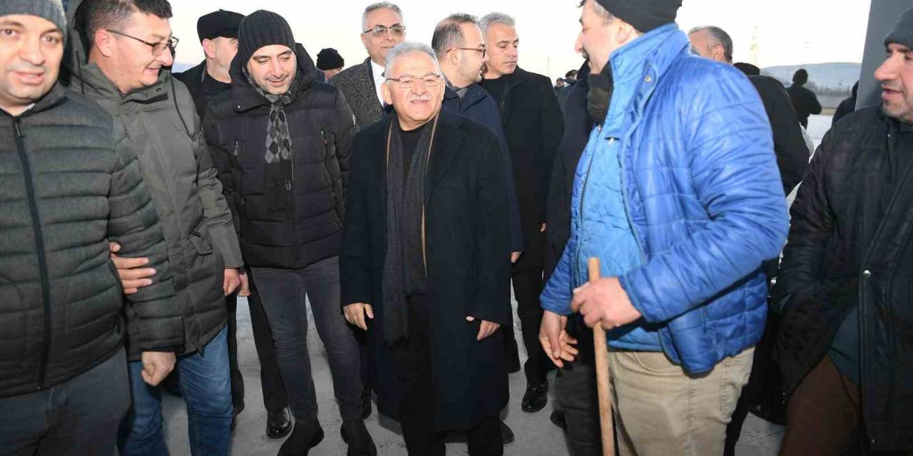 Büyükkılıç, Canlı Hayvan Pazarı’nda Konuştu: “Bizimki Eser Ve Hizmet Belediyeciliği”