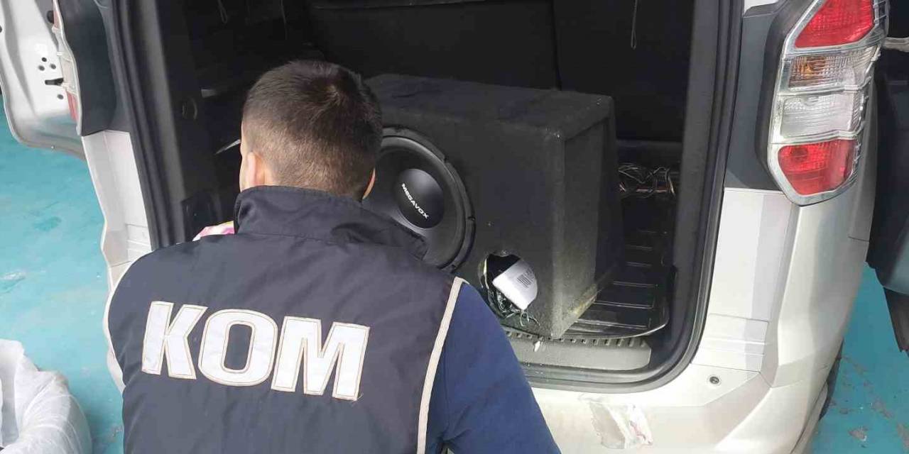Hoparlörlere Saklanan Gümrük Kaçağı Telefonlar Ele Geçirildi