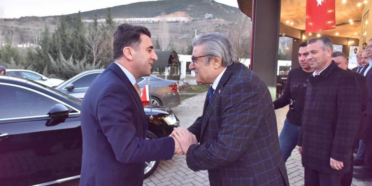 Depremzede Ailelerin Yaralarını Birlik Ve Beraberlik İçinde Sarıyorlar