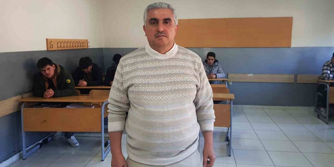 Depremden Sağ Kurtulan Öğretmen, Vefat Eden Öğrencilerini Unutamıyor