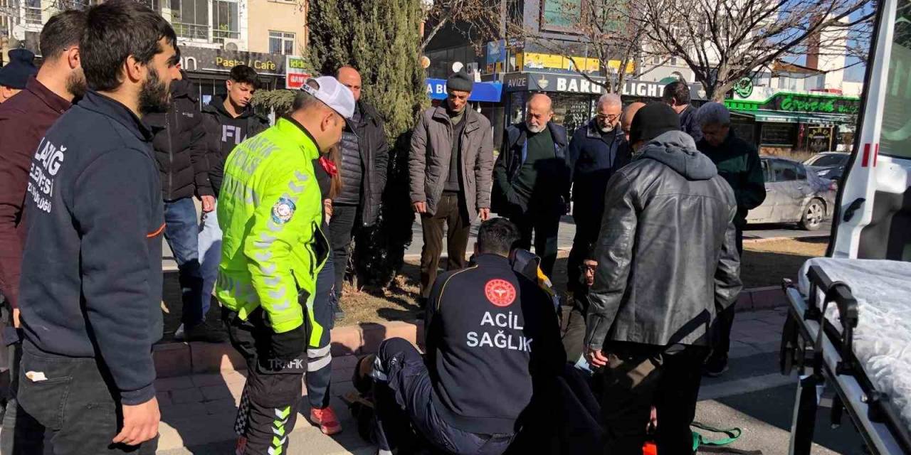 Otomobilin Çarptığı Yaşlı Adam Yaralandı