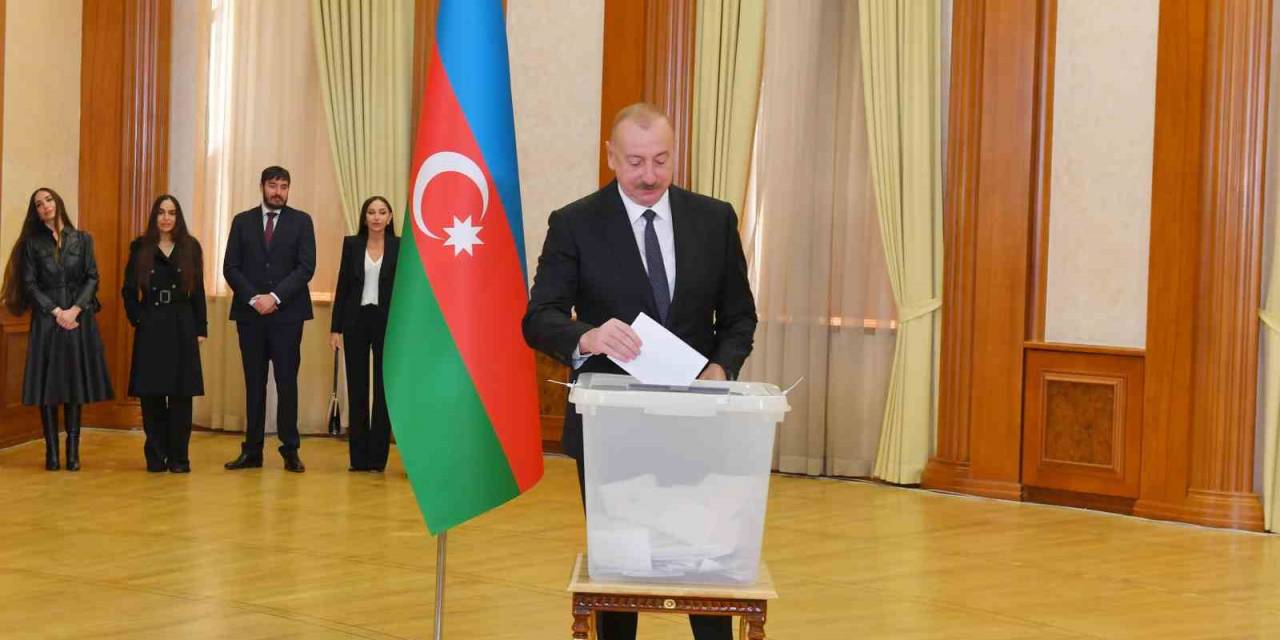 Azerbaycan Cumhurbaşkanı Aliyev, Oyunu İşgalden Kurtarılan Hankendi’de Kullandı