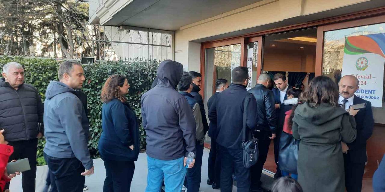 İstanbul’daki Azerbaycanlılar Sandık Başına Gitti