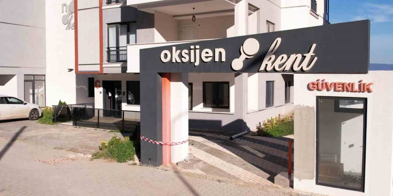 Deprem Değil, İnşaat Çalışması Siteyi Yerinden Oynattı