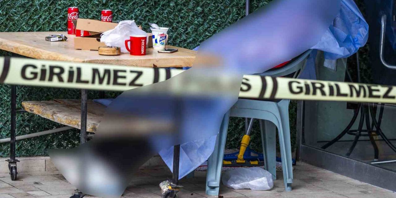 Kendisine Ait Kuaför Dükkânının Önündeki Sandalyede Ölü Bulundu