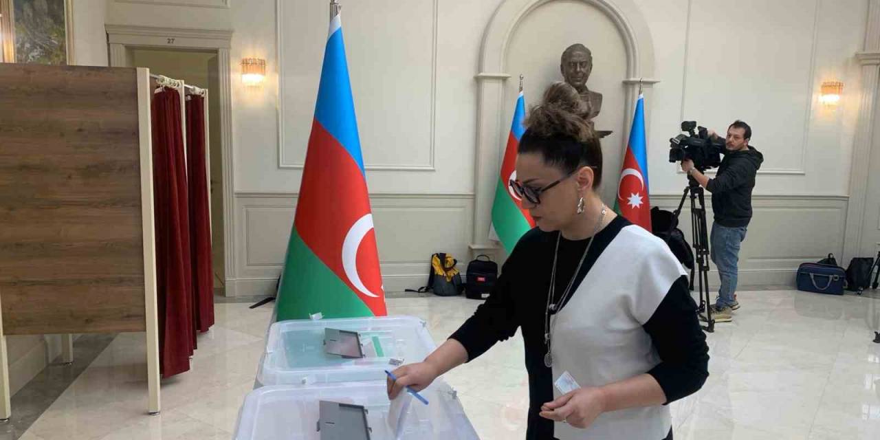 Azerbaycanlılar Ülkelerindeki Seçim İçin Ankara’da Sandık Başına Gidiyor