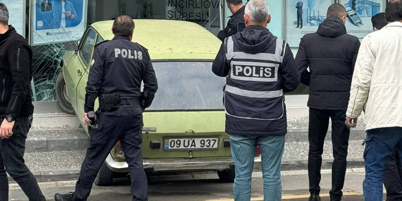 Otomobil Banka Şubesine Girdi