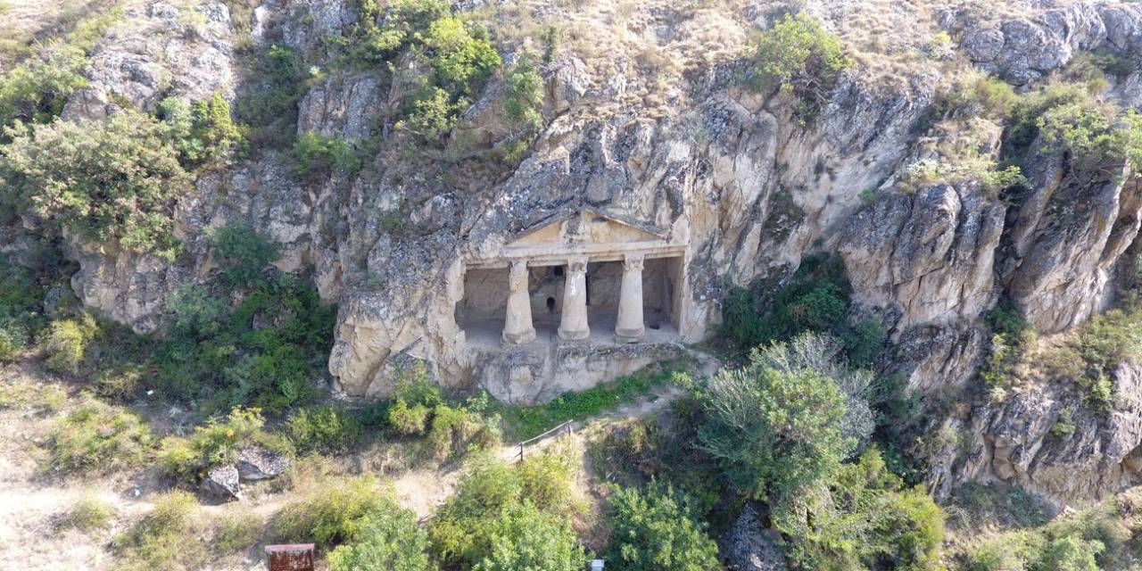 Sinop’un Saklı Tarihi Mekanı: Boyabat Kaya Mezarları