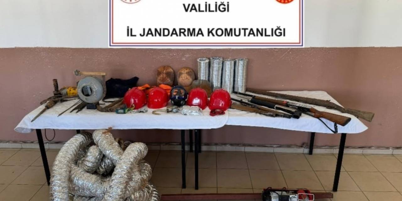 Define Bulmak İçin Evlerini Adeta Şantiye Alanına Çevirdiler