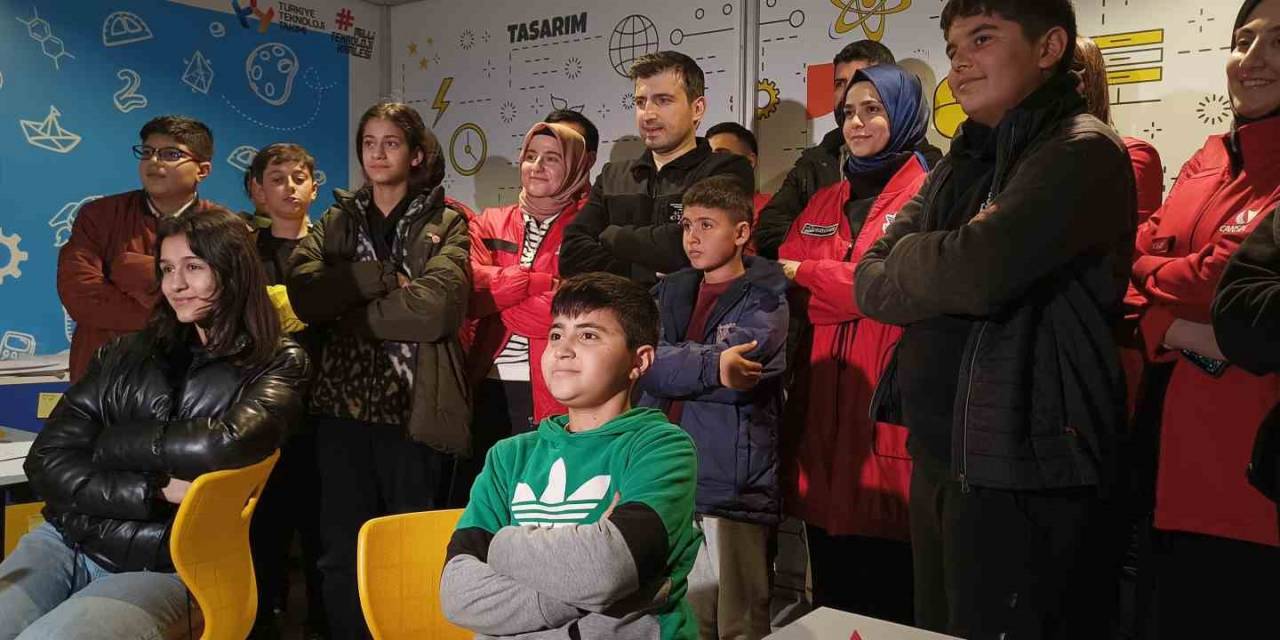 Selçuk Bayraktar’dan Yıl Dönümünde Deprem Bölgesine Ziyaret