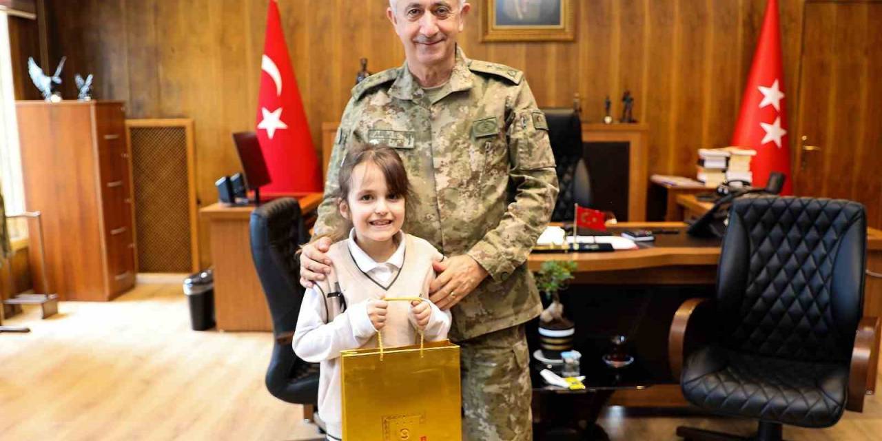 Kolordu Komutanı Tümgeneral Tevfik Alkan, Minik Öğrencileri Kabul Etti