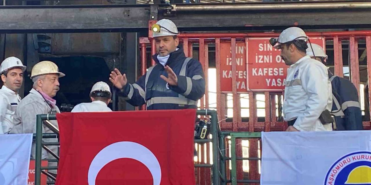 Bakan Bayraktar, Yerin 170 Metre Altında Maden İşçileriyle Yemek Yedi