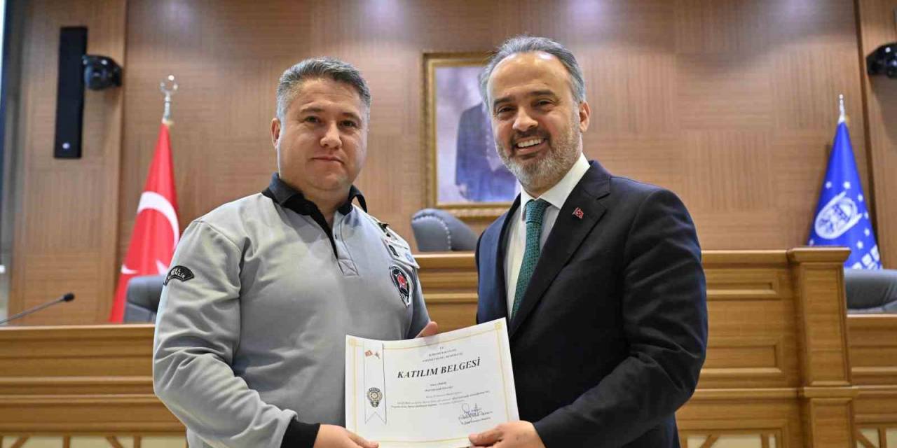 Personel, Sertifikalarını Başkan Aktaş’ın Elinden Aldı