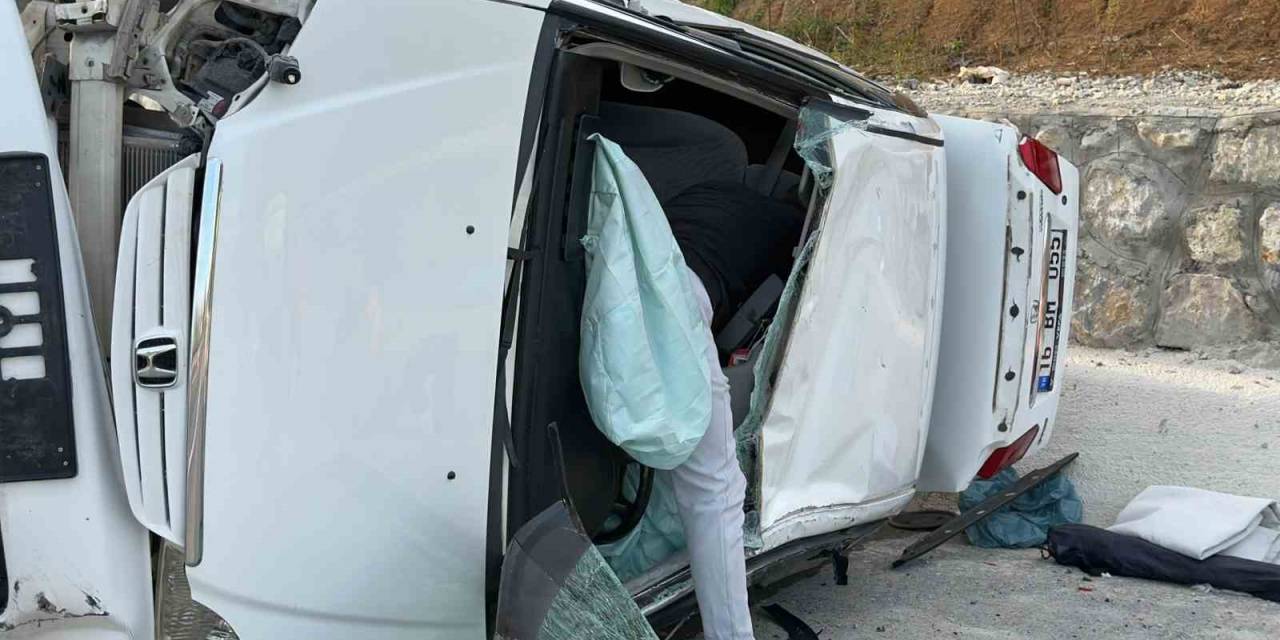 Takla Atan Otomobilden Sağ Kurtuldular