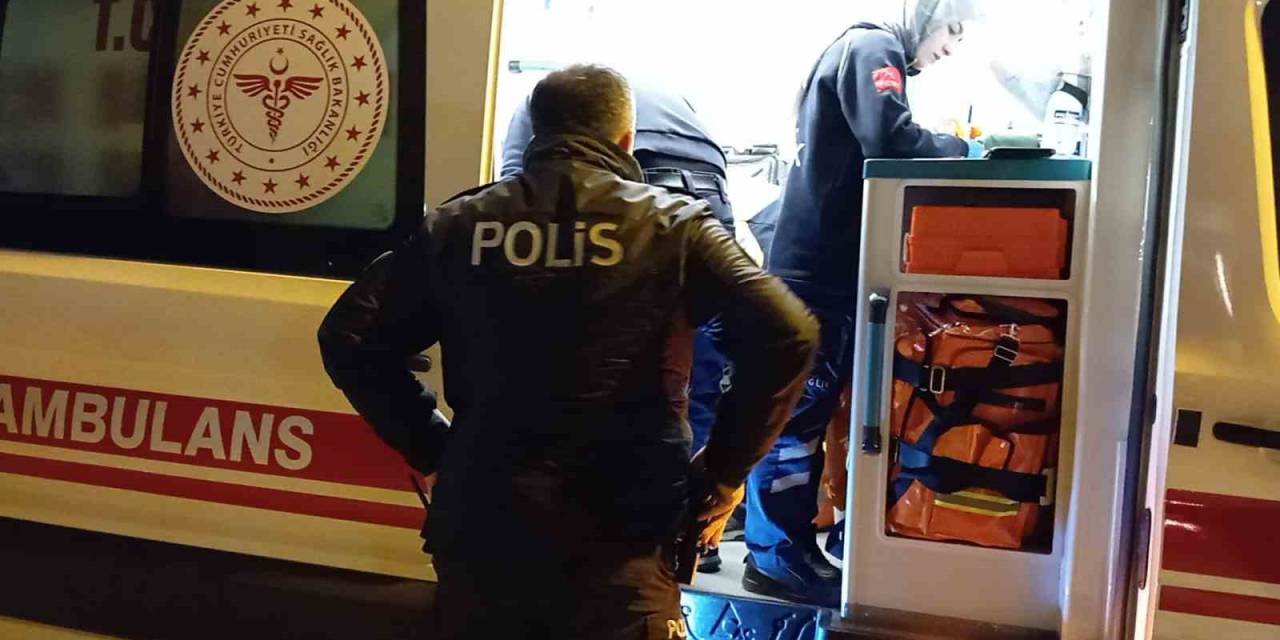 Tanımadığı Şahıs Tarafından Bıçaklanan Genç Hastaneye Kaldırıldı
