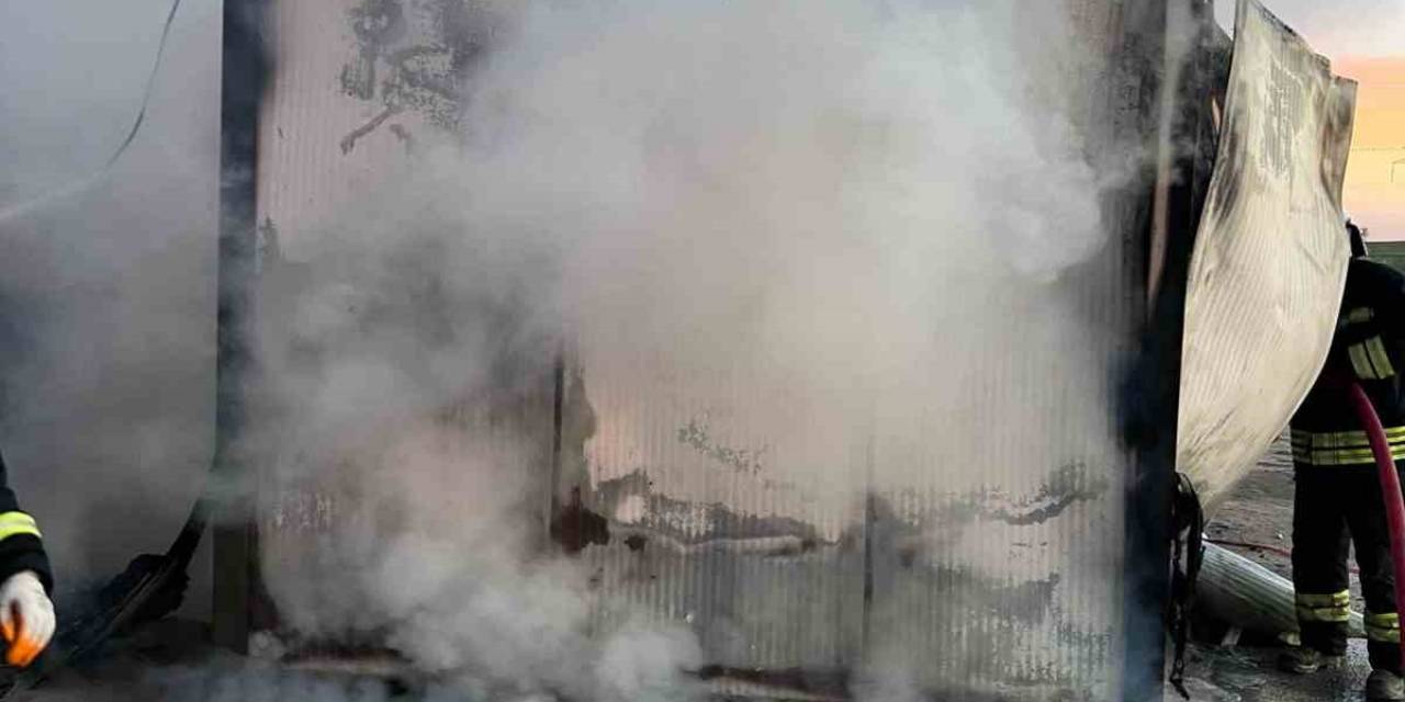 İşçilerin Kaldığı Konteyner Ev Alev Alev Yandı