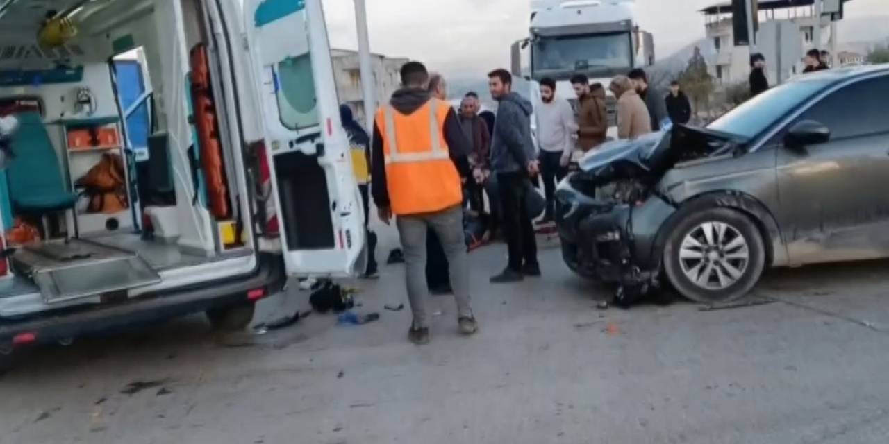 Otomobil İle Çarpışan Motosiklet Sürücüsü Yaralandı