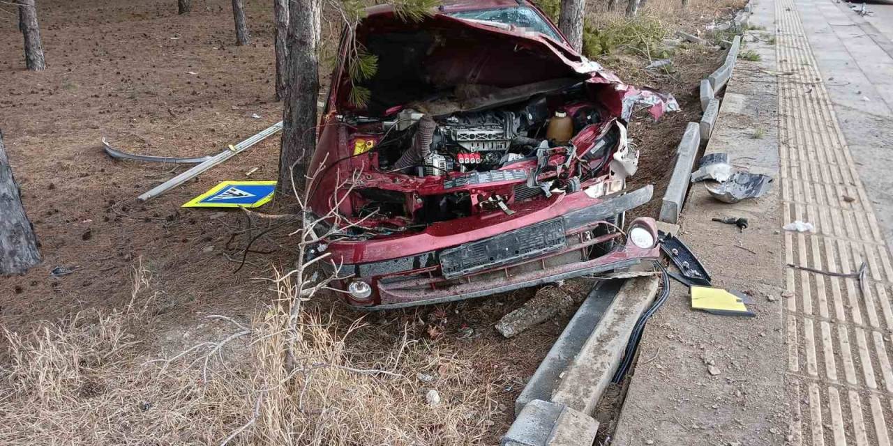 Kaza Yapan Alkollü Sürücü Aracını Bırakıp Olay Yerinden Ayrıldı