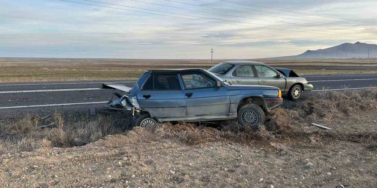 Konya’da Otomobil Aynı Yöndeki Araca Arkadan Çarptı: 1 Ölü, 1 Yaralı