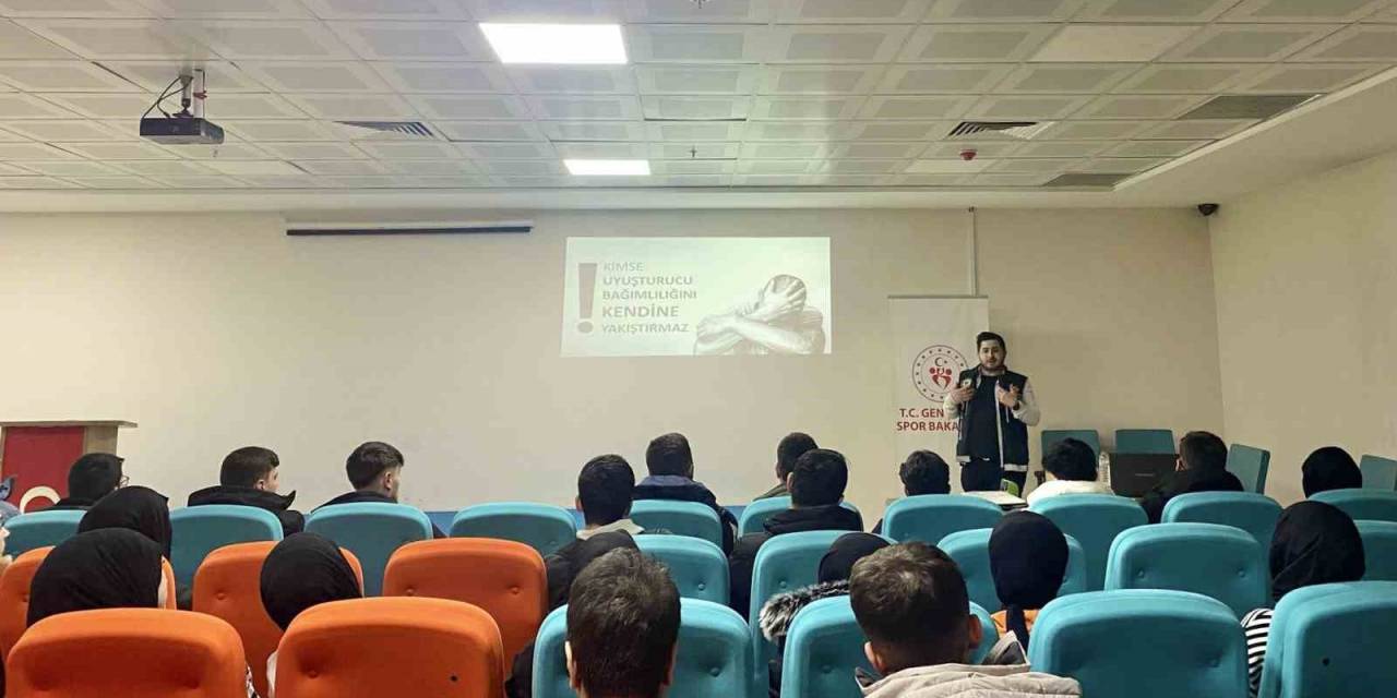 Tatvan’da ‘Narko Gençlik’ Semineri Düzenlendi