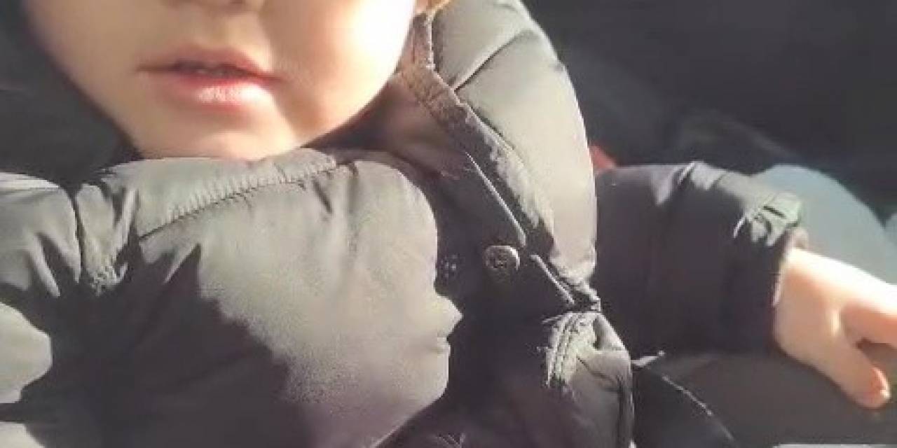 3 Yaşındaki Çocuk Yanlışlıkla Kendisini Otomobile Kilitledi
