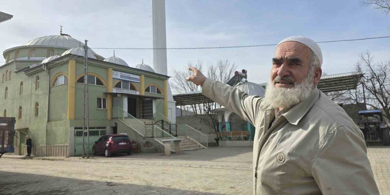 Cesaretiyle Takdir Topladı, Dedeyi Cami Kubbesine Tırmanırken Görenler Gözlerine İnanamadı