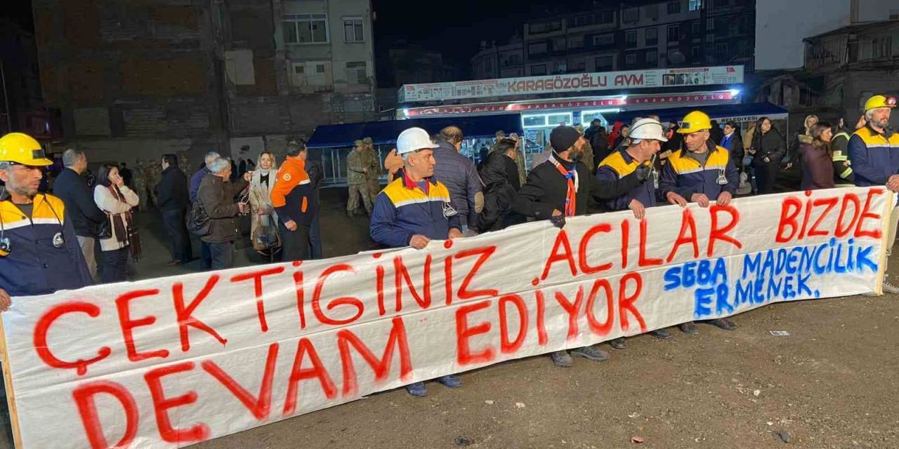 Karamanlı Madenciler Depremin Yıl Dönümünde Deprem Bölgesinde