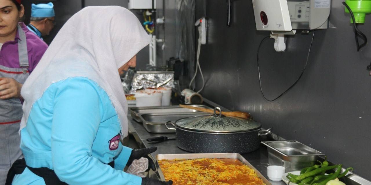 Mardin’de Sığınmacı, Depremzede Ve Kadınların Başarısı İçin Restoran Açıldı