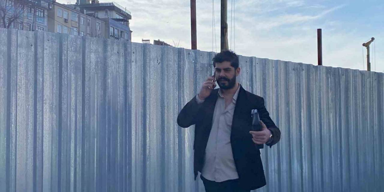 Beyoğlu’da Ünlülerin Kuaförü Lüks Aracıyla Zincirleme Kazaya Neden Oldu