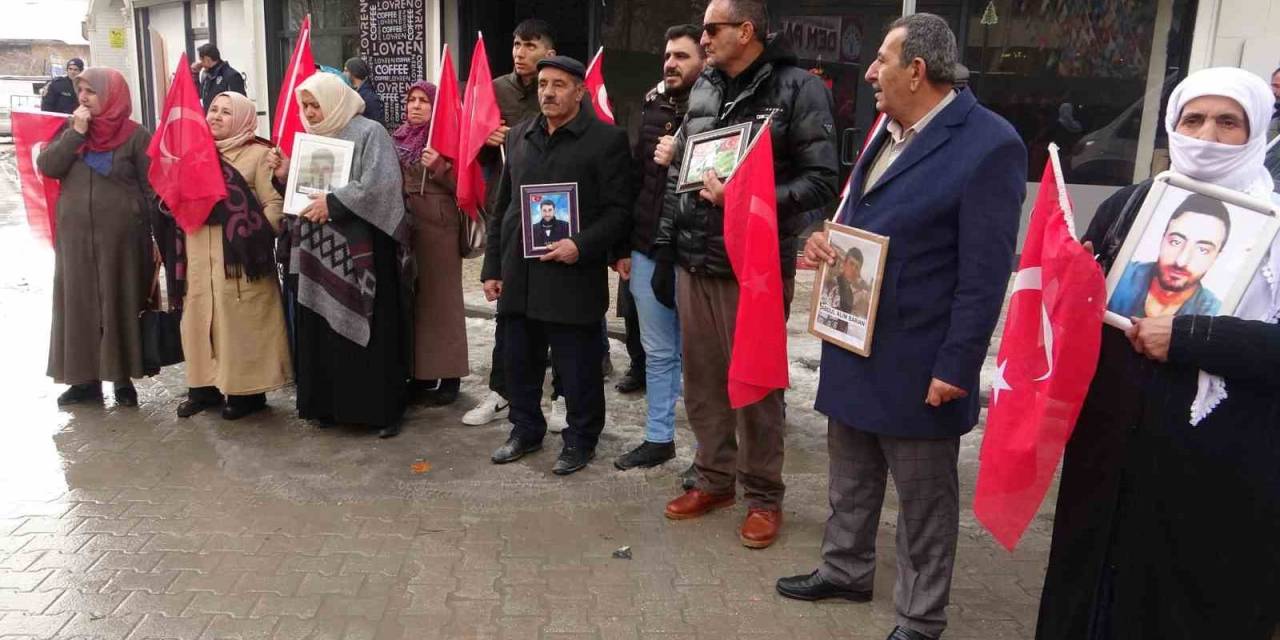 Evlat Nöbetindeki Anne Saliha Mert: “Dem Parti’ye Oy Verenler Hakkımıza Giriyorlar”