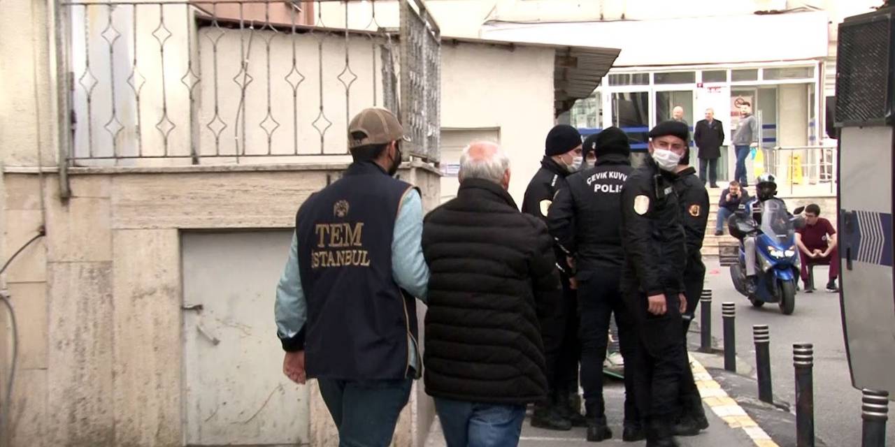 Adliyedeki Polislere Silahlı Saldırı Girişiminin 93 Şüphelisi Sağlık Kontrolünden Geçirildi