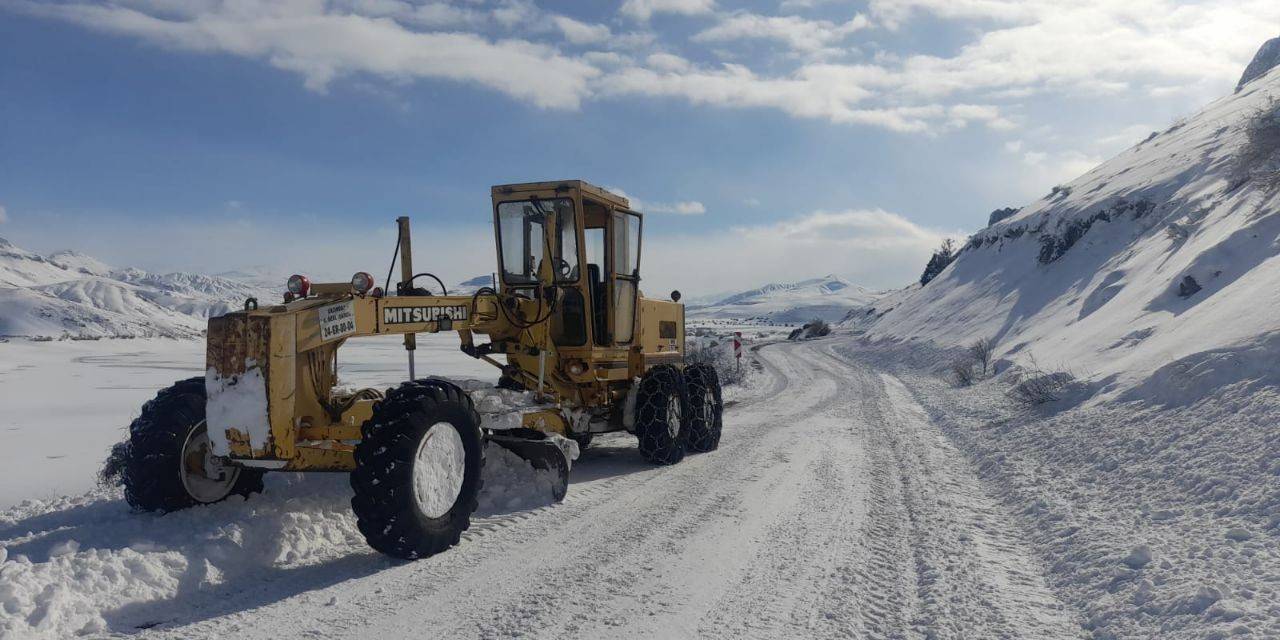 Tercan’da Kardan Kapalı Köy Yolları Açılıyor