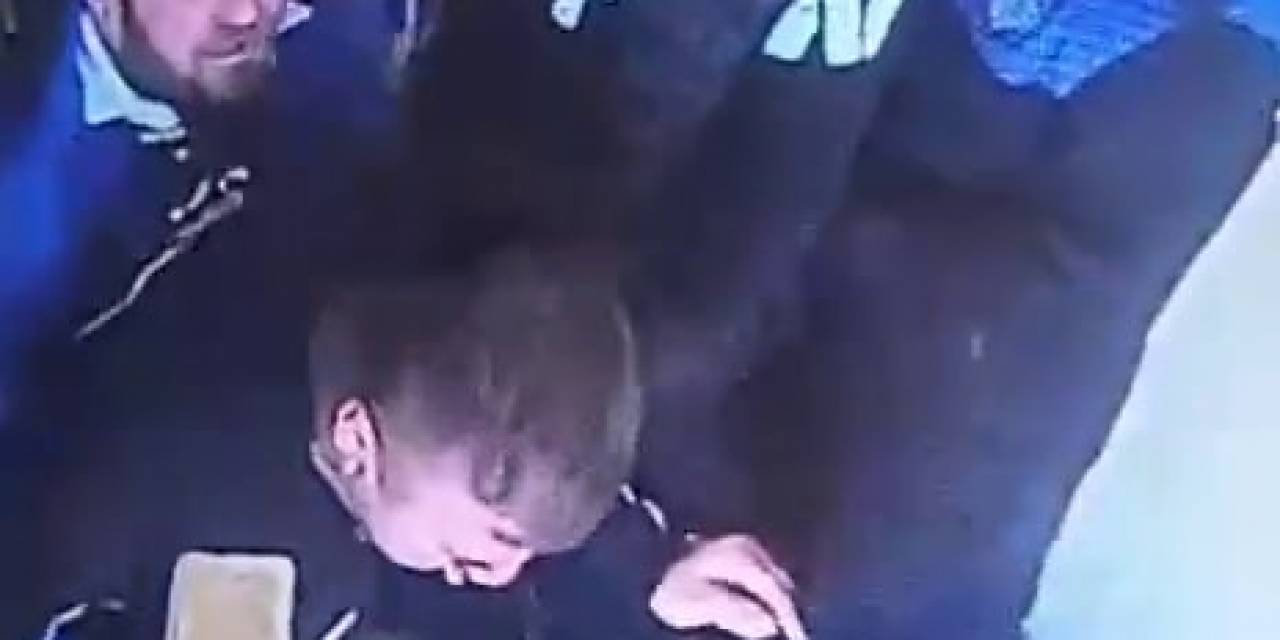 Arkadaşını Heimlich Manevrasıyla Kurtardı