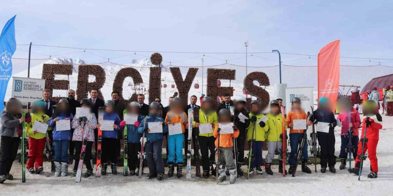 Suça Sürüklenen Çocuklara Kayak Eğitimi Verildi