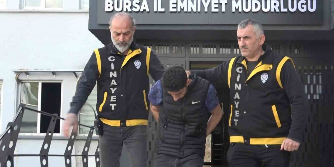 Ailesini Tüfekle Katleden Şüpheli Adliyeye Sevk Edildi