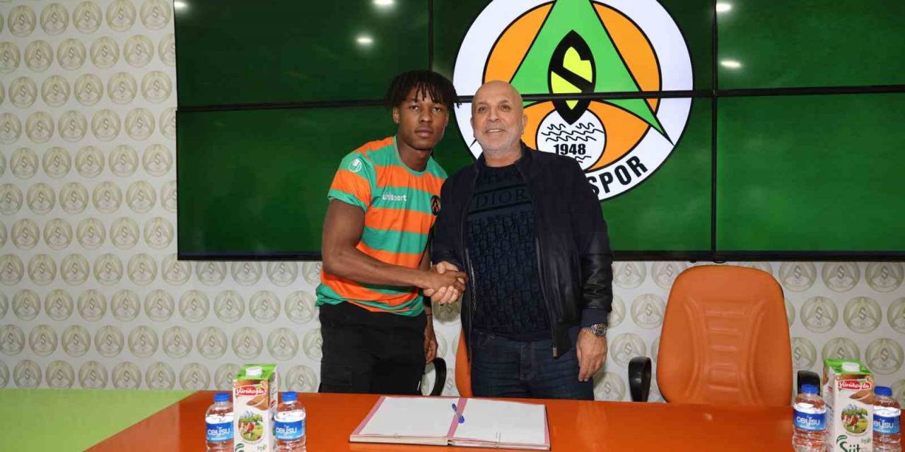 Alanyaspor, Nijeryalı Genç Futbolcu Akinlosotu İle Profesyonel Sözleşme İmzaladı