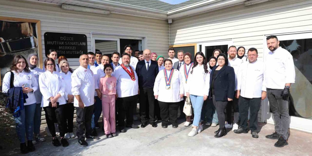 Şefler Mutfak Sanatları Merkezine Hayran Kaldı