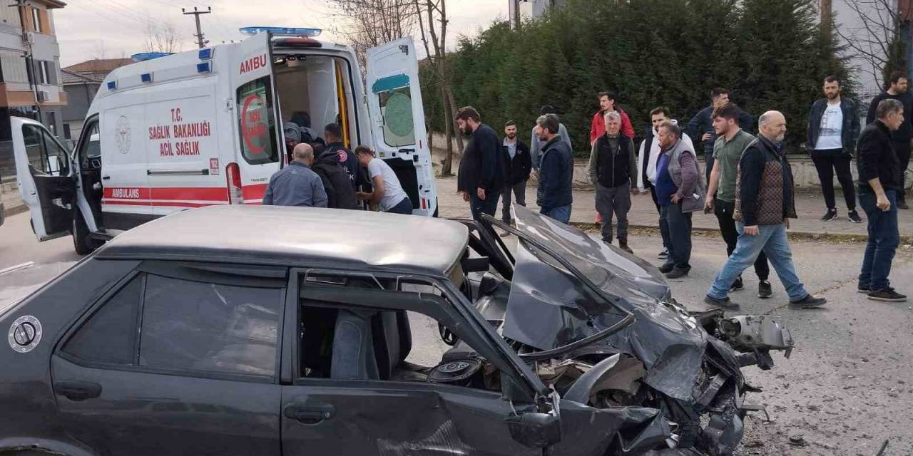 Kamyon İle Otomobil Çarpıştı: 1 Yaralı