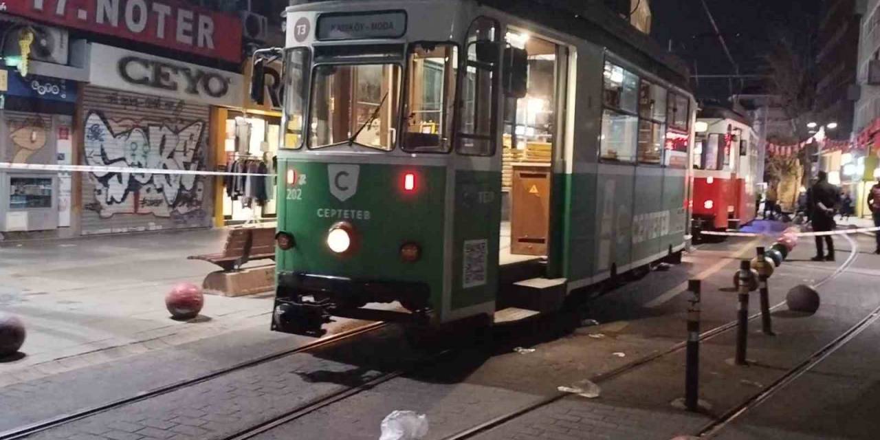 Kadıköy’de Feci Ölüm: Torununu Kurtarmak İsterken Tramvayın Altında Kaldı