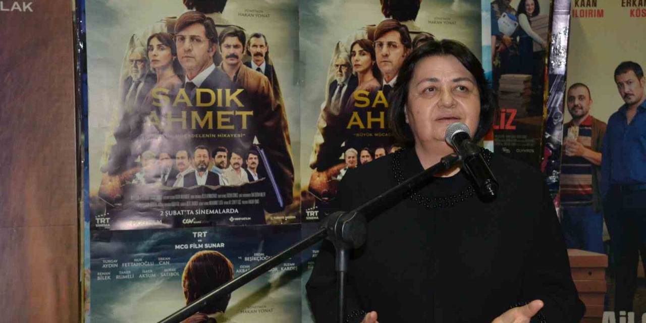 Sadık Ahmet’in Eşi Işık Ahmet Ve Ailesi, Filmin Sonunda Gözyaşlarına Hakim Olamadı