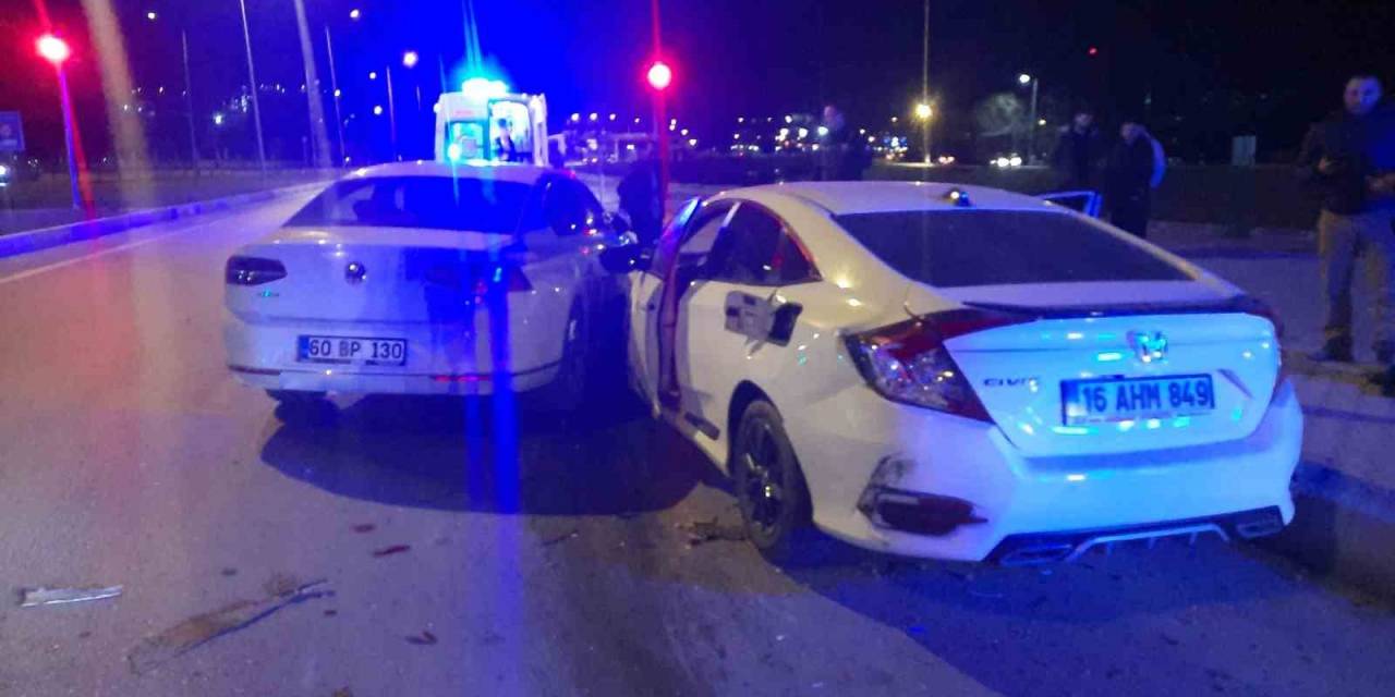 Tokat’ta İki Otomobil Çarpıştı: 3 Yaralı