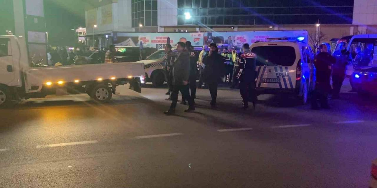 Yolu Kesip Çiftetelli Oynadılar