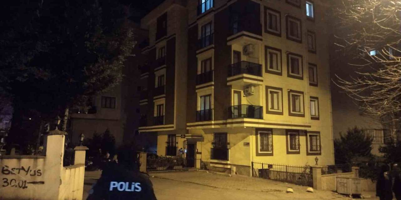 Kartal’da Akli Dengesi Bozuk Adam Annesi Ve Erkek Kardeşini Rehin Aldı