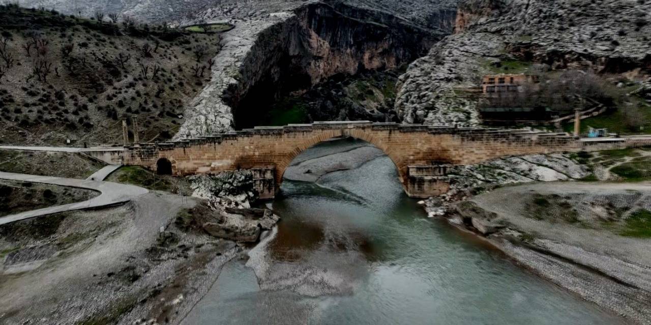 Adıyaman’daki Tarihi Köprü Depremlere Meydan Okuyor