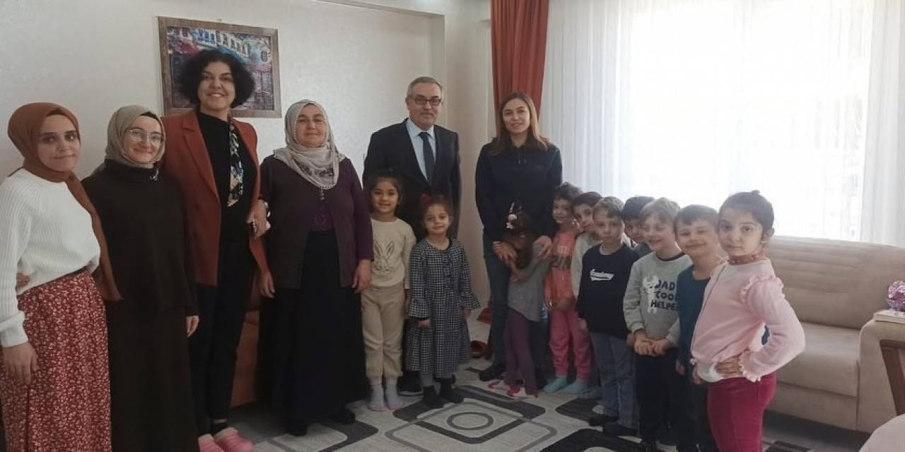 Hatay’dan Tayini Çıkan Öğretmeni Yalnız Bırakmadılar