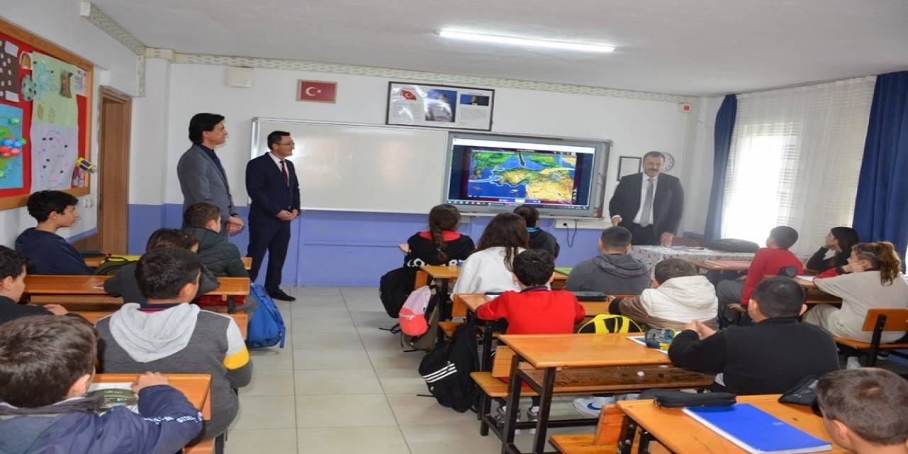 Kaymakam Yakuta, Okullarda İncelemelerde Bulundu