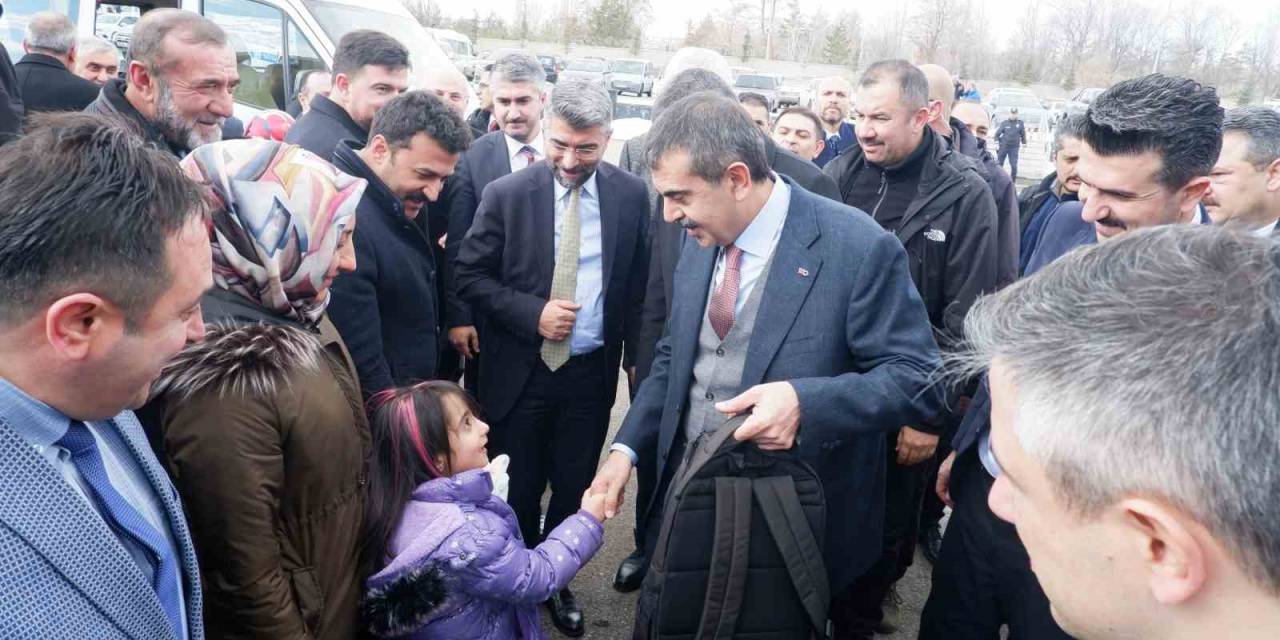 Milli Eğitim Bakanı Yusuf Tekin, Mahalle Muhtarları İle Kahvaltıda Araya Geldi