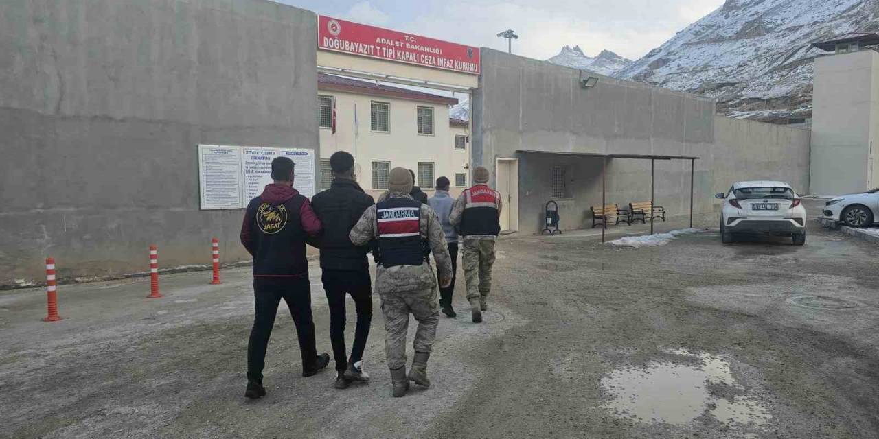 Ağrı’da 3 Firari Yakalandı